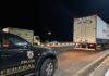 PF prende cinco pessoas em dois caminhões com mercadorias contrabandeadas na BR-277