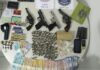 Três pessoas são presas com drogas, armas e espada em cidade da região