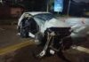 Um morre e três ficam gravemente feridos após motorista perder controle e bater carro contra muro em Cascavel