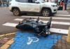 Motociclista é atingido por carro no centro de Toledo e sofre contusão na cabeça