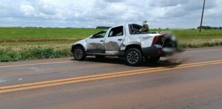 Colisão entre caminhonete e carro provoca capotamento na PR-317, em Toledo