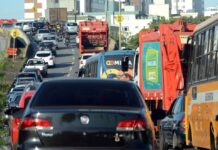 Autoridades buscam soluções para o trânsito caótico na fronteira entre Paraguai e Brasil