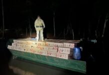 Barco carregado com 400 caixas de cigarros é apreendido em Guaíra e homem é preso