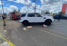 Batida entre Ninja 400 e Fiat Argo deixa vítima ferida e bombeiros de Toledo são mobilizados