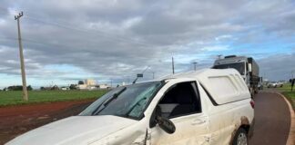 Colisão entre caminhão e Fiat Strada causa danos materiais no trevo da PRC-272