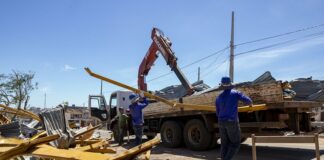 Com apoio de 139 máquinas, ruas de Rio Bonito do Iguaçu já estão quase desobstruídas