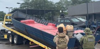 Embarcação e caminhão com cigarros são apreendidos em porto clandestino de Guaíra