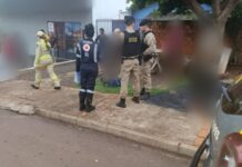 Homens brigam em Toledo um leva golpe de canivete nas costas o outro uma pedrada