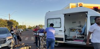 Motociclista quebra o tornozelo em acidente no centro de Nova Santa Rosa
