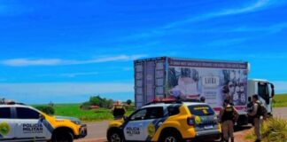 Motorista é mantido refém durante assalto e caminhão é recuperado pela PM no Paraná