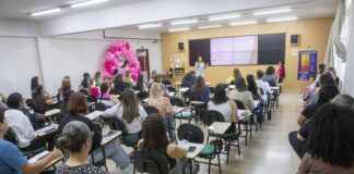 Palestra com delegada marca início do 5º Seminário Mulheres em Foco