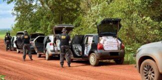 Polícia intercepta comboio e apreende quatro veículos carregados com cigarros na região