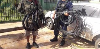 Dois homens são flagrados furtando fios de telecomunicações no Centro de Toledo