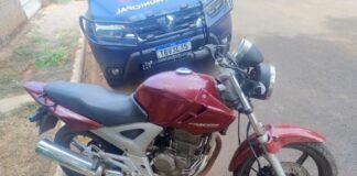 Moto furtada em Mercedes é recuperada em Guaíra e dois homens são presos