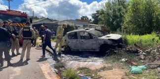 Peugeot pega fogo e corpo é encontrado carbonizado dentro do veículo em Cascavel
