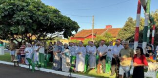Idosos do Recanto Feliz participam de celebração de Natal