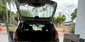 Carga de 67 celulares é encontrada em fundo falso de carro na PR-182
