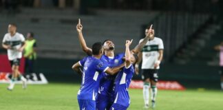 Em jogo de cinco gols, Foz do Iguaçu vence o Coritiba na estreia do Paranaense 2026