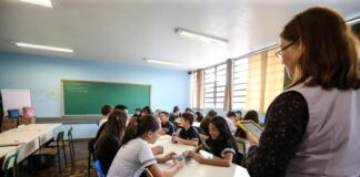 Estado empossa 224 novos professores para reforçar rede estadual na volta às aulas