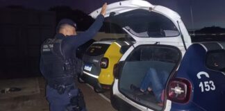 Homem é preso após agredir esposa e ferir bebê de dois meses com golpes de capacete, em Cascavel