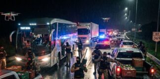 Piratas do asfalto armados atacam em cidade da região e roubam carro com mercadorias