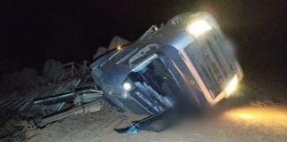 Trabalhador morre preso às ferragens após tombamento de caminhão na região