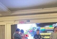 Denyter Dorfschmidt recebe homenagem na noite dos campeões da Federação Paranaense de Motociclismo