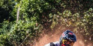 Com apenas 17 anos de idade, Denyter Dorfschimdt, piloto de Motocros surpreende o Paraná com sua força e determinação