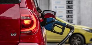 Após Petrobrás baixar preço de gasolina em R$ 0,14, distribuidoras reduziram valores em apenas R$ 0,05 no Paraná, diz sindicato do setor