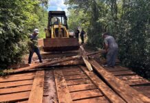 Trecho da estrada para Linha Comin é interditado para manutenção da ponte