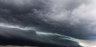 Fim de semana terá calor e temporais, e será seguido de frente fria com marcas de até 10ºC em pleno verão, no Paraná; veja previsão por região