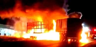 Caminhões pegam fogo após batida e interditam BR-277 em Guaraniaçu