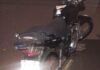 Motocicleta com placa danificada, luz traseira apagada e condutor sem CNH é recolhida em Toledo