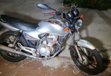 Motociclista de 19 anos fica ferido ao colidir com carro em Toledo