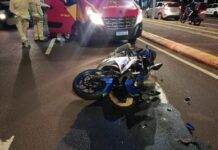 Motociclista de 21 anos fica ferido após queda na Avenida José João Muraro, em Toledo