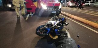 Motociclista de 21 anos fica ferido após queda na Avenida José João Muraro, em Toledo