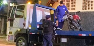 Motociclista sem habilitação sofre queda após manobras perigosas em Toledo