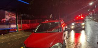 Motorista embriagado bate em cinco carros e é preso após fugir de estacionamento em Toledo