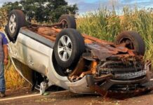 Mulher fica ferida em capotamento na PR-317 entre São José das Palmeiras e Santa Helena