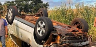 Mulher fica ferida em capotamento na PR-317 entre São José das Palmeiras e Santa Helena