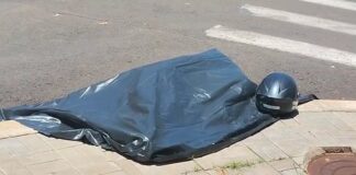 Mulher morre após colisão entre carro e moto no bairro KLP, em Foz do Iguaçu