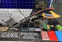 Operação é deflagrada com apreensão de motocicletas, arma e drogas, e detenção de nove pessoas na região