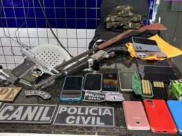 Operação é deflagrada com apreensão de motocicletas, arma e drogas, e detenção de nove pessoas na região