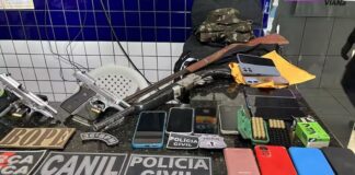 Operação é deflagrada com apreensão de motocicletas, arma e drogas, e detenção de nove pessoas na região