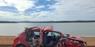 Peugeot colide contra cabeceira de ponte e deixa 3 adolescentes feridos na PR-317 em Santa Helena