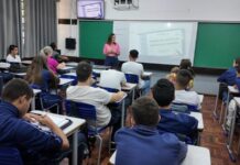 Secretaria da Mulher promove conscientização sobre violência contra a mulher para adolescentes