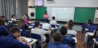 Secretaria da Mulher promove conscientização sobre violência contra a mulher para adolescentes