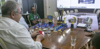 Prefeitura de Toledo recebe estrela das categorias de base do futsal