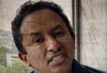 O caneta AZUL está no VERMELHO