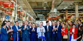 “Não tem coisa mais gratificante do que a economia oferecer ao povo crescimento, emprego e dignidade”, diz Lula, ao visitar montadora em Anápolis (GO)